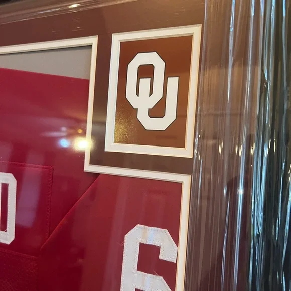 Baker Mayfield authentic autograph framed Jersey 35x43 Boomer Sooner